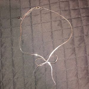 Bow necklace